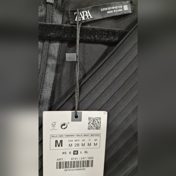 Zara Pleated Midi Dress Black Blouson Sleeve; No Belt - Sz M - New with tags - Picture 2 of 2